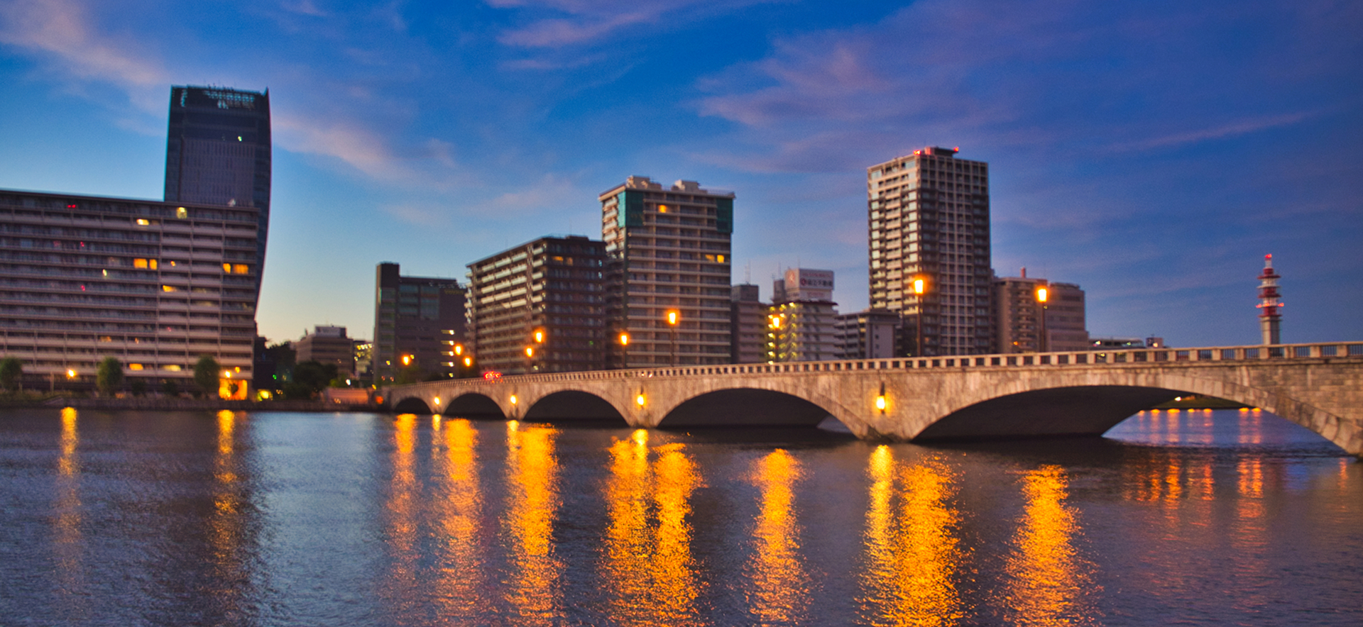 解体・斫り業のプロフェッショナルが次世代に輝き続ける街を演出します。